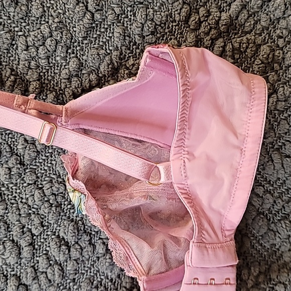 Victoria Secret Bra Size 36DD - Picture 6 of 10